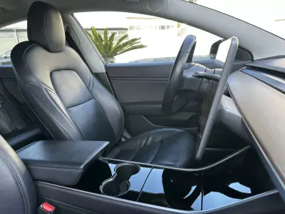 Tesla Model 3 2019 - 19900 EUR, 270000 km - AUTO.MOTO.pt - 270000km - foto 32 de 53
