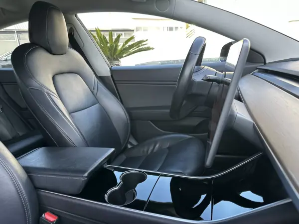 Tesla Model 3 2019 - 19900 EUR, 270000 km - AUTO.MOTO.pt - 270000km - foto 32 de 53