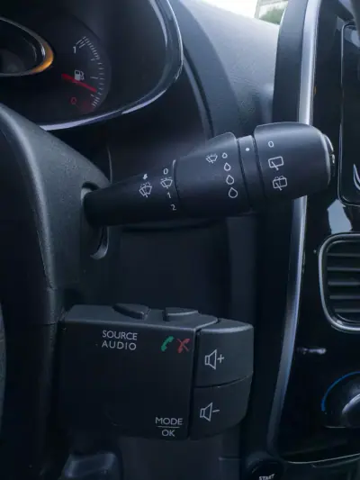 Renault Clio VAN 1.5 Blue DCi AIR NAV 2017 - 8990 EUR, 231000 km - AUTO.MOTO.pt - 231000km - foto 17 de 26