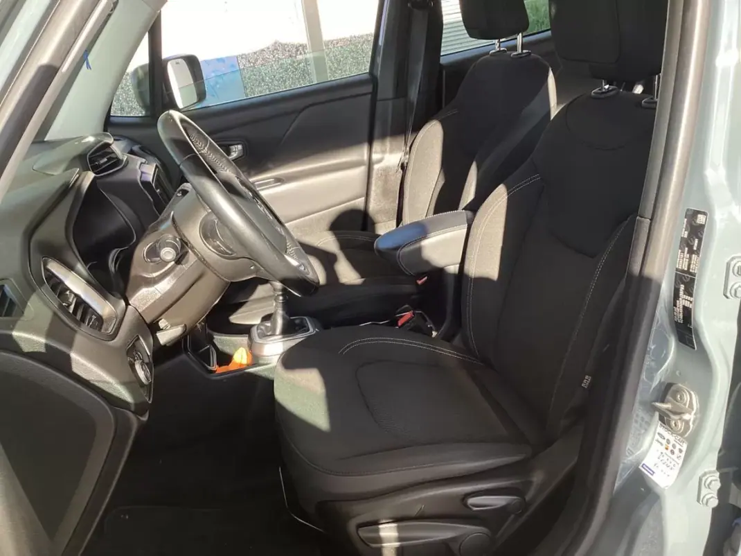 Jeep Renegade 2019 - 15500 EUR, 77325 km - AUTO.MOTO.pt - 77325km - foto 4 de 5