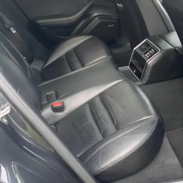 Porsche Panamera Sport Turismo 2019 - 69990 EUR, 210000 km - AUTO.MOTO.pt - 210000km - foto 12 de 50