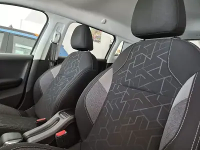 Peugeot 2008 2017 - 9999 EUR, 63500 km - 63500km - foto 18 de 33