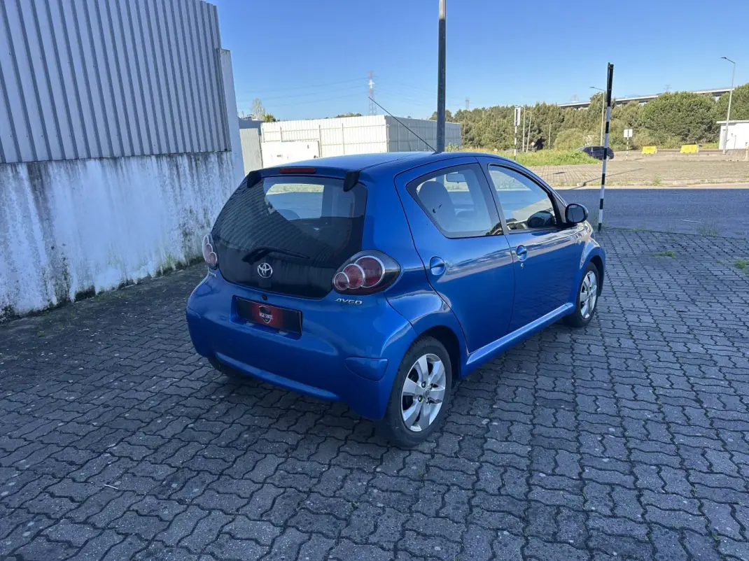 Toyota Aygo 2012 - 7490 EUR, 115000 km - AUTO.MOTO.pt - 115000km - foto 5 de 17