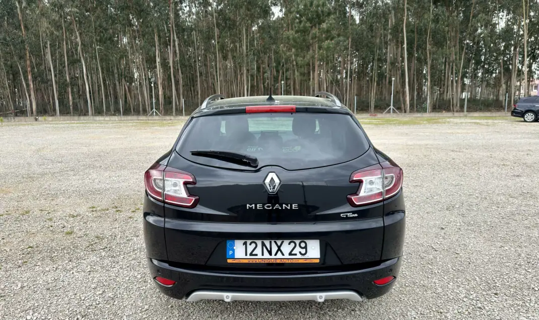 Renault Mégane Sport Tourer 2013 - 9950 EUR, 182000 km - AUTO.MOTO.pt - 182000km - foto 12 de 41