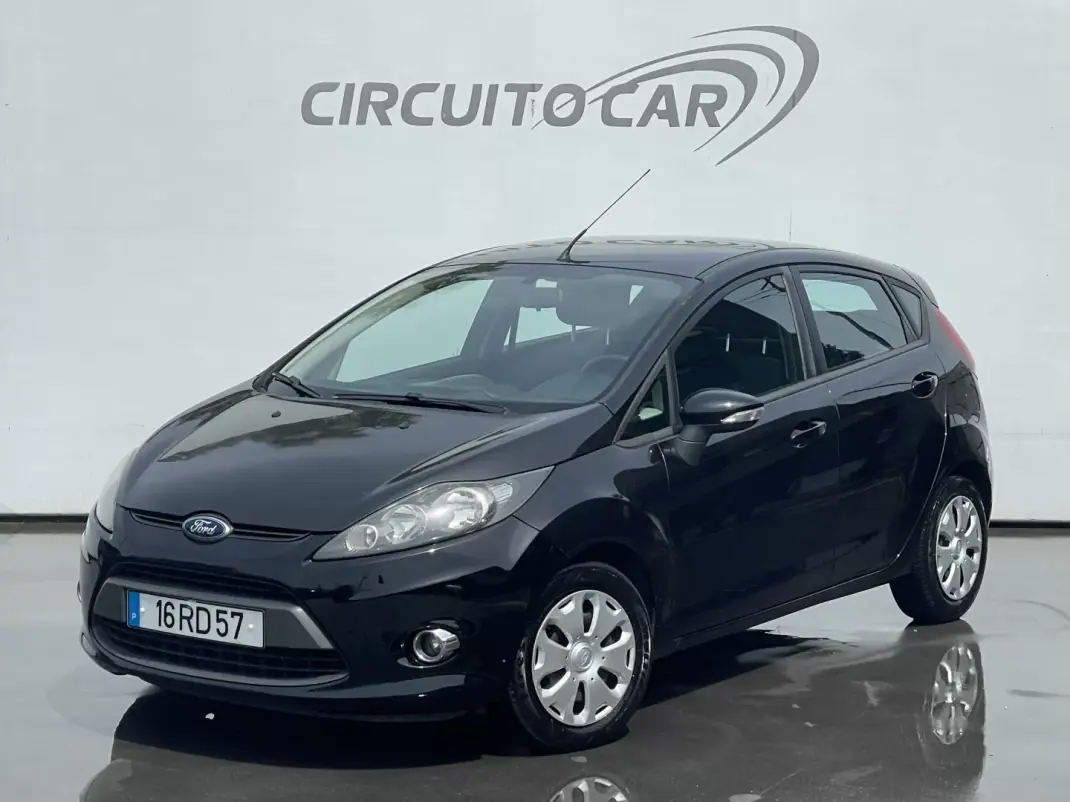 Ford Fiesta 2012 - 5500 EUR, 272349 km - AUTO.MOTO.pt - 272349km - foto 1 de 32