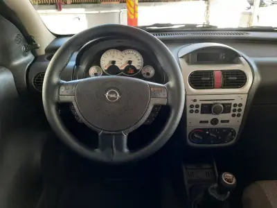 Opel Corsa 2006 - 4750 EUR, 195121 km - AUTO.MOTO.pt - 195121km - foto 6 de 7
