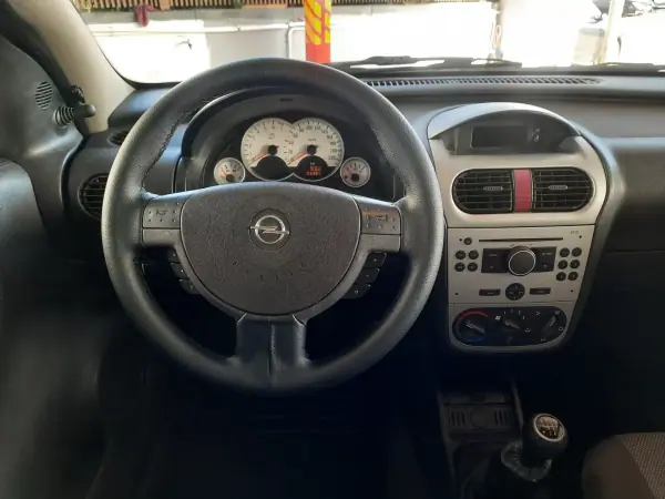 Opel Corsa 2006 - 4750 EUR, 195121 km - AUTO.MOTO.pt - 195121km - foto 6 de 7