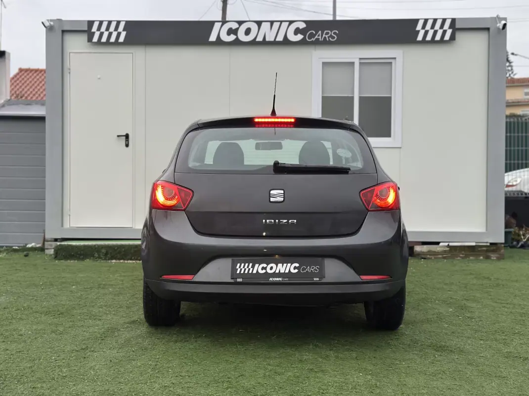 SEAT Ibiza 2010 - 5990 EUR, 196500 km - AUTO.MOTO.pt - 196500km - foto 4 de 27