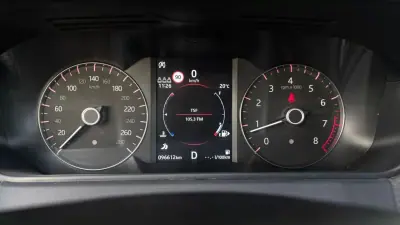 Land Rover Range Rover Velar 2019 - 37500 EUR, 96232 km - AUTO.MOTO.pt - 96232km - foto 11 de 31