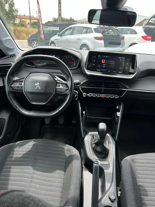 Peugeot 208 2020 - 12500 EUR, 67052 km - AUTO.MOTO.pt - 67052km - foto 9 de 10
