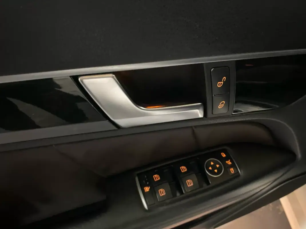 Mercedes-Benz E 220 2014 - 18750 EUR, 284400 km - AUTO.MOTO.pt - 284400km - foto 14 de 20