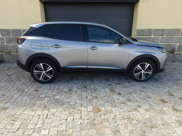 Peugeot 3008 2023 - 18990 EUR, 64989 km - 64989km - foto 4 de 18