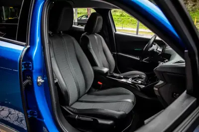 Peugeot e-2008 2021 - 20850 EUR, 60050 km - AUTO.MOTO.pt - 60050km - foto 27 de 44