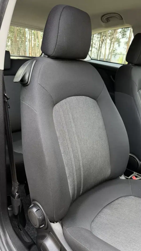 Fiat Punto 2015 - 9000 EUR, 170000 km - AUTO.MOTO.pt - 170000km - foto 31 de 34