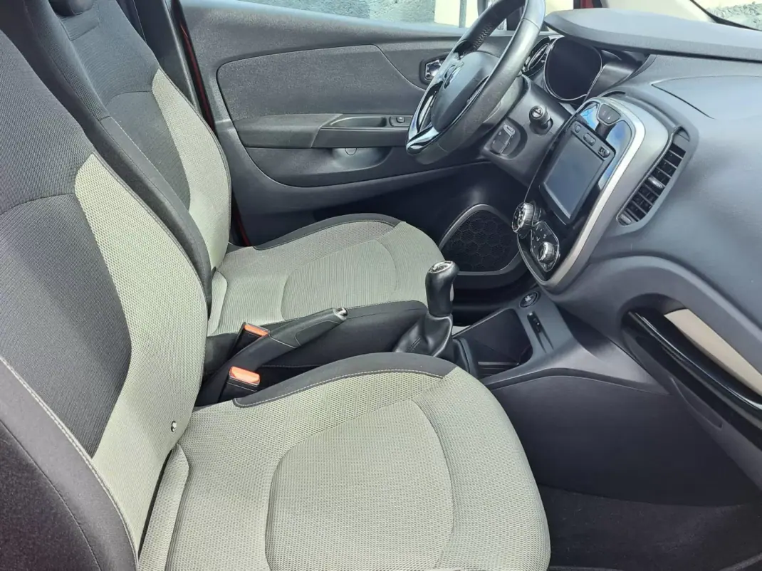 Renault Captur 2016 - 11450 EUR, 165268 km - AUTO.MOTO.pt - 165268km - foto 22 de 41