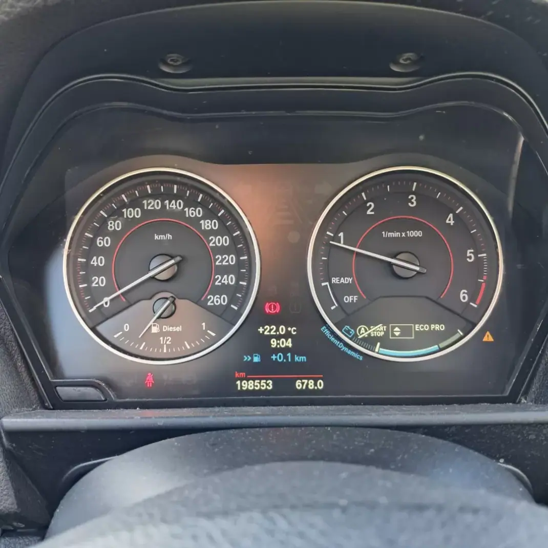 BMW 116 2013 - 10000 EUR, 198000 km - 198000km - foto 9 de 15