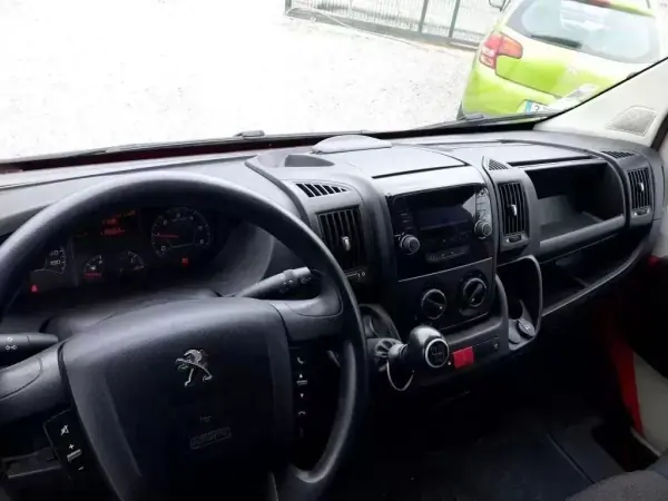 Peugeot BOXER 2.0 HDI C IVA 2017 - 12999 EUR, 100000 km - AUTO.MOTO.pt - 100000km - foto 8 de 11