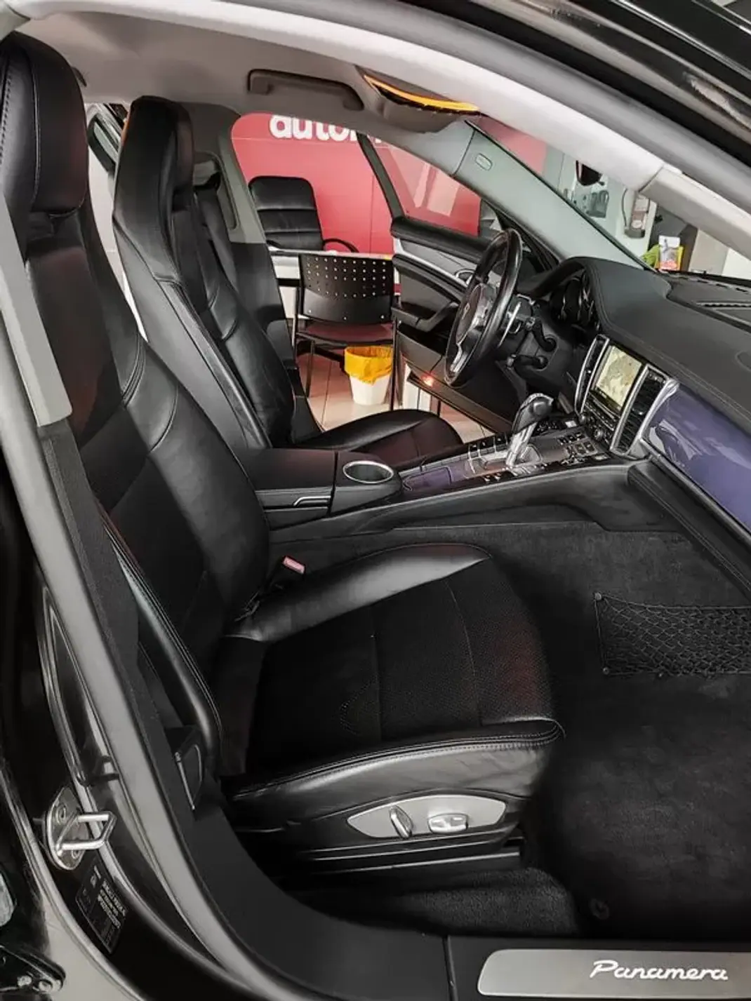 Porsche Panamera 2011 - 39500 EUR, 139500 km - AUTO.MOTO.pt - 139500km - foto 18 de 37