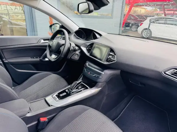 Peugeot 308 SW 2020 - 16999 EUR, 150000 km - AUTO.MOTO.pt - 150000km - foto 17 de 23