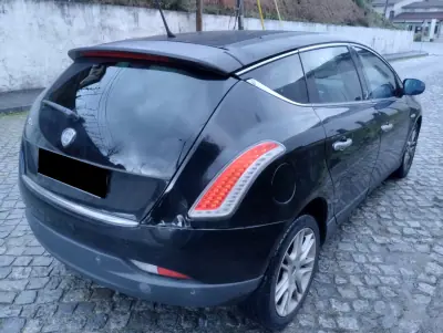 Lancia Delta 2008 - 3450 EUR, 220000 km - AUTO.MOTO.pt - 220000km - foto 7 de 22