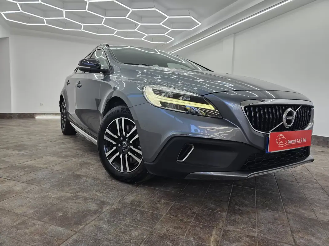 Volvo V40 Cross Country 2018 - 15000 EUR, 106816 km - 106816km - foto 11 de 40