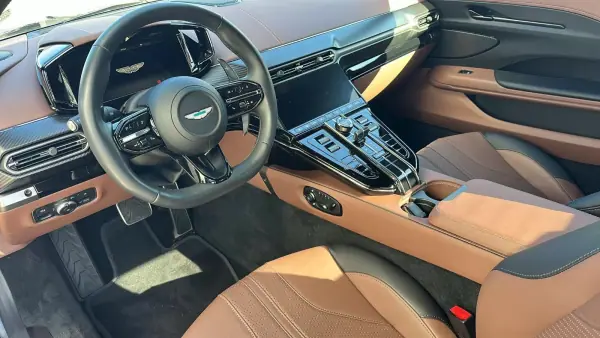 Aston Martin 2025 - 285000 EUR, 6000 km - AUTO.MOTO.pt - 6000km - foto 5 de 5