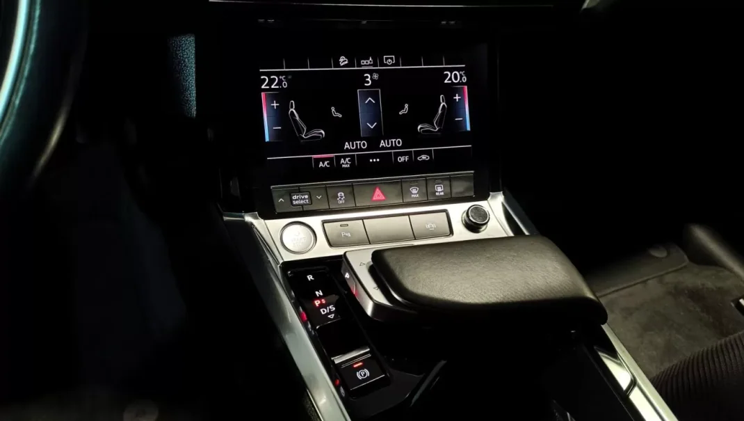 Audi e-tron 2019 - 42900 EUR, 78950 km - AUTO.MOTO.pt - 78950km - foto 10 de 58