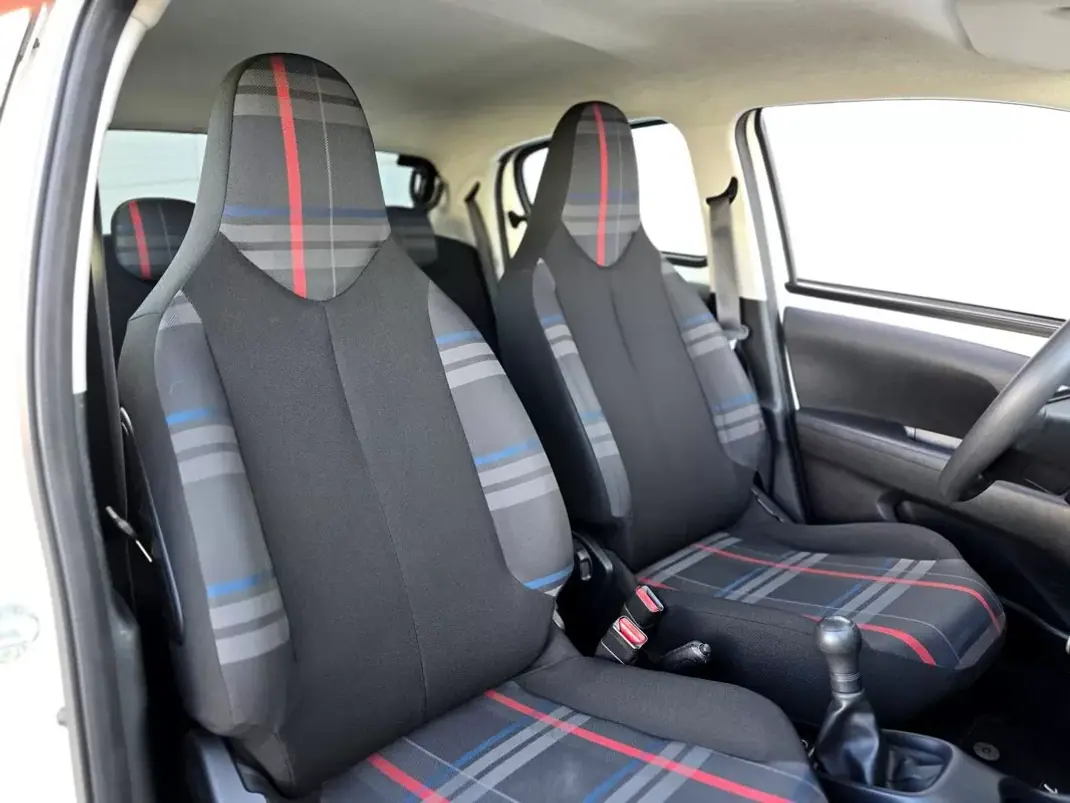 Peugeot 108 2014 - 6750 EUR, 58030 km - AUTO.MOTO.pt - 58030km - foto 18 de 28