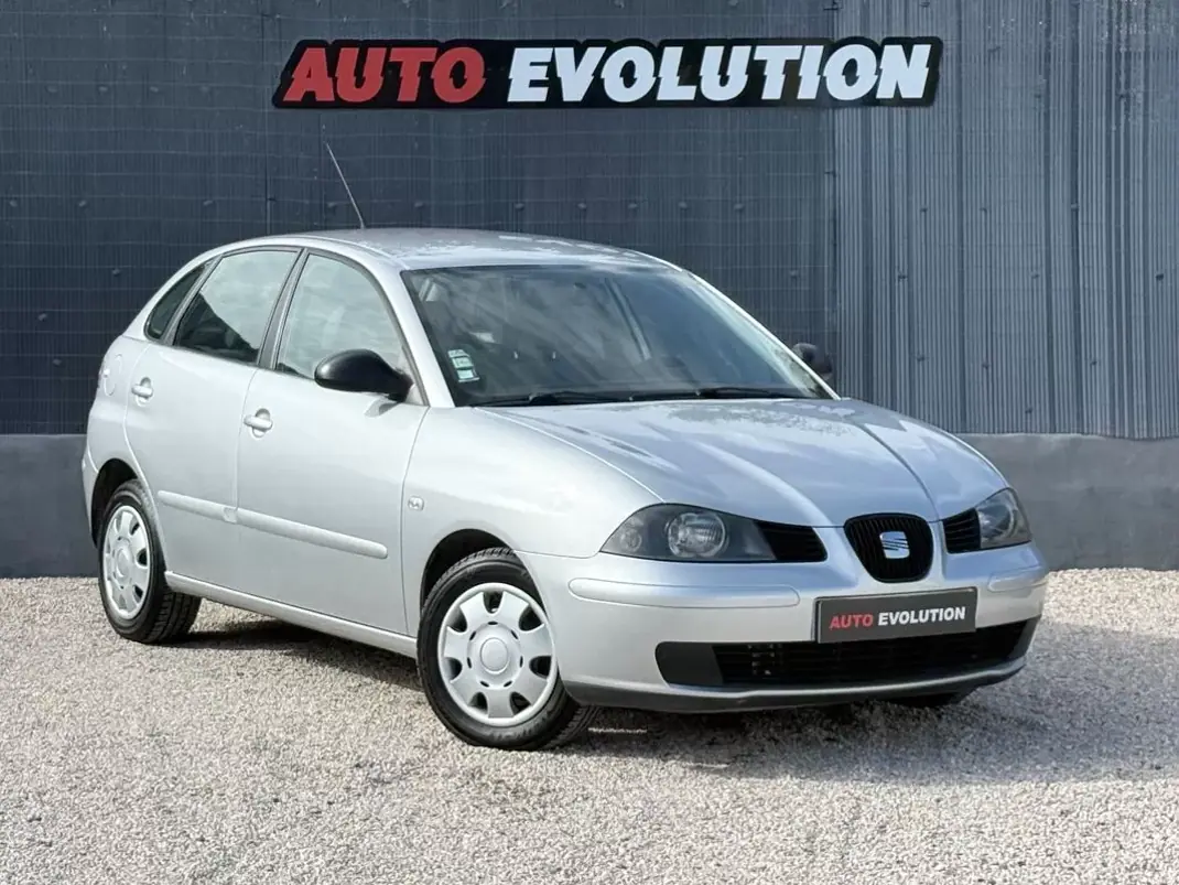 SEAT Ibiza 2003 - 3750 EUR, 219900 km - AUTO.MOTO.pt - 219900km - foto 1 de 13