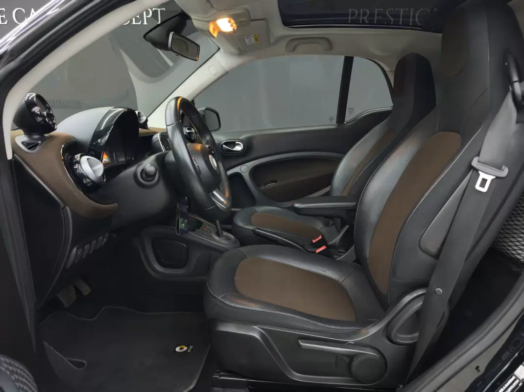 Smart ForTwo Coupé 2018 - 13450 EUR, 110509 km - AUTO.MOTO.pt - 110509km - foto 17 de 33