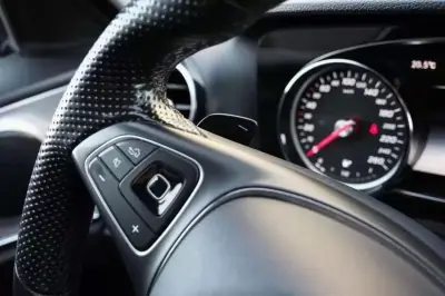Mercedes-Benz E 220 2017 - 25000 EUR, 168000 km - AUTO.MOTO.pt - 168000km - foto 29 de 30