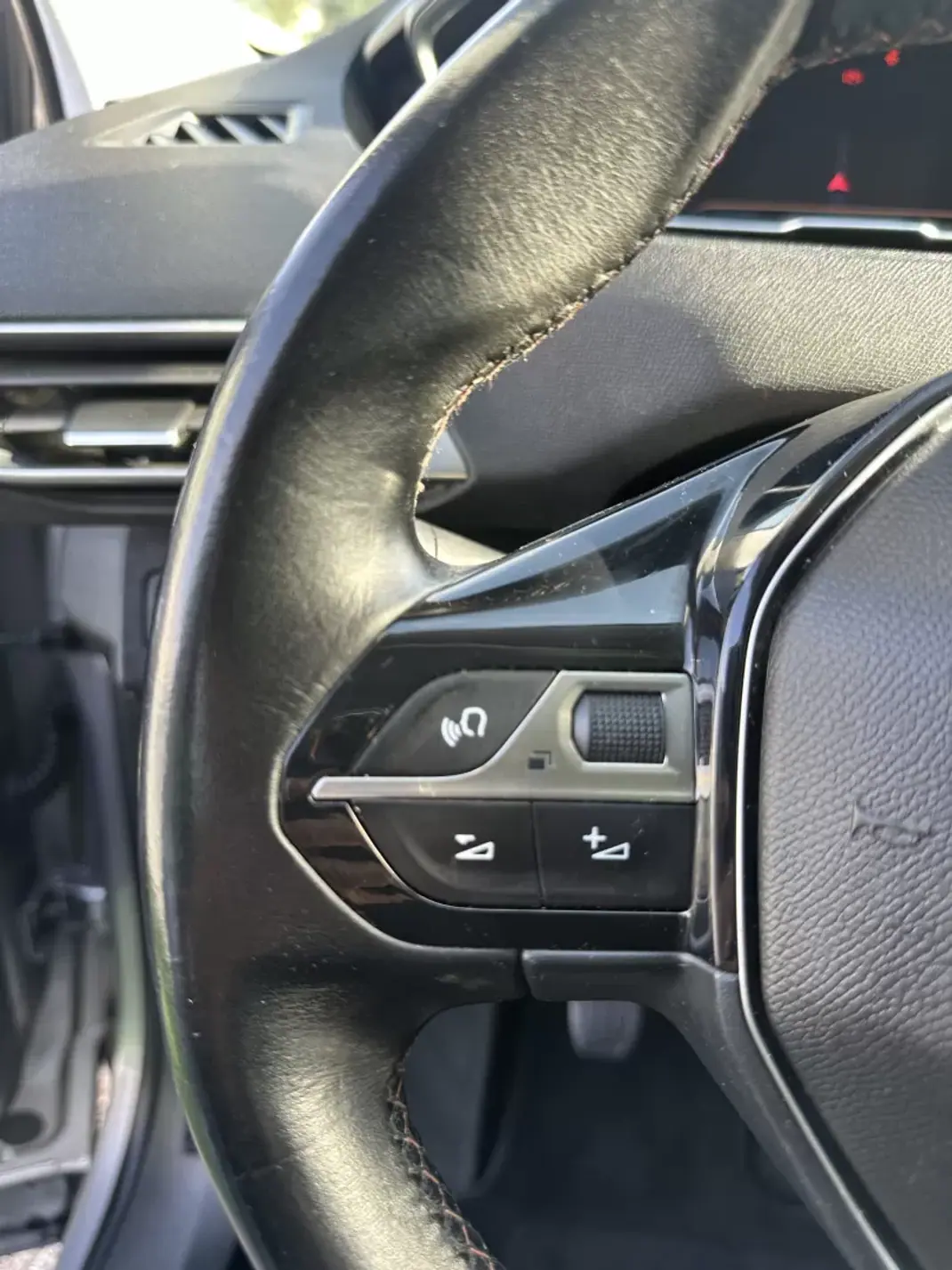 Peugeot 5008 2017 - 14900 EUR, 200000 km - 200000km - foto 42 de 63