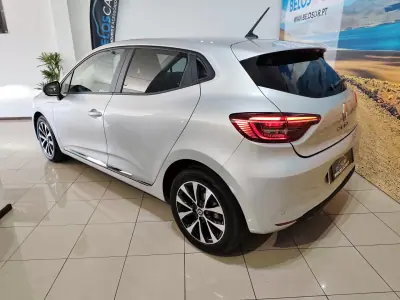Renault Clio 2023 - 15450 EUR, 17000 km - AUTO.MOTO.pt - 17000km - foto 8 de 26