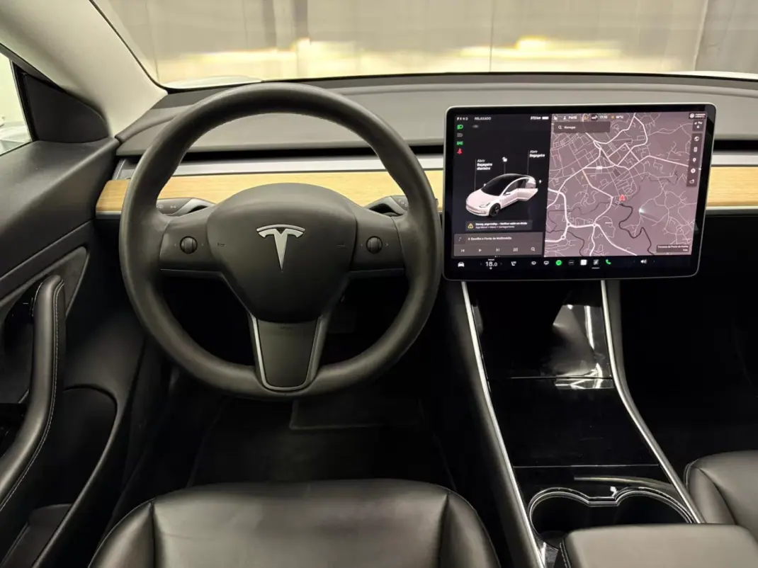 Tesla Model 3 2020 - 19500 EUR, 175000 km - AUTO.MOTO.pt - 175000km - foto 16 de 19