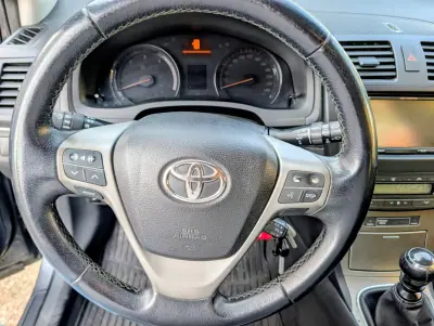 Toyota Avensis SW 2010 - 6900 EUR, 274056 km - AUTO.MOTO.pt - 274056km - foto 16 de 21
