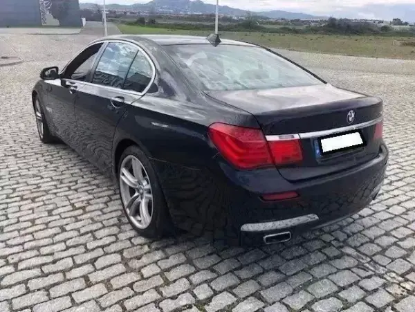BMW 740 2012 - 14999 EUR, 320000 km - AUTO.MOTO.pt - 320000km - foto 18 de 19