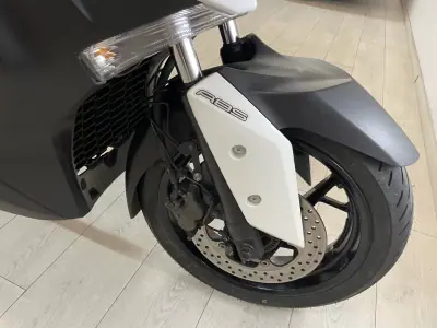 Yamaha XMAX 2017 - 3950 EUR, 9400 km - 9400km - foto 14 de 19
