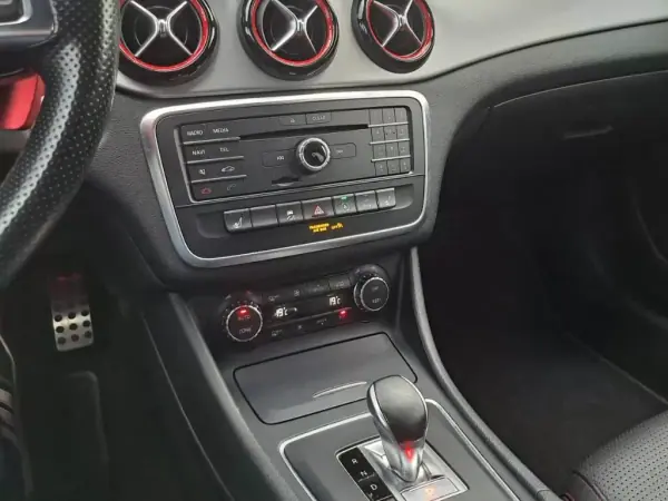 Mercedes-Benz CLA 45 AMG 2015 - 29990 EUR, 129249 km - AUTO.MOTO.pt - 129249km - foto 28 de 33