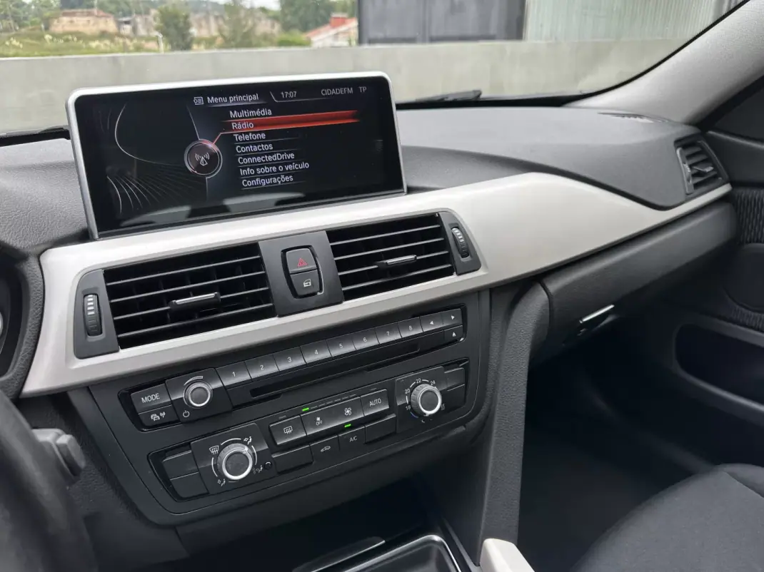BMW 418 Gran Coupé 2015 - 15900 EUR, 293000 km - 293000km - foto 47 de 52