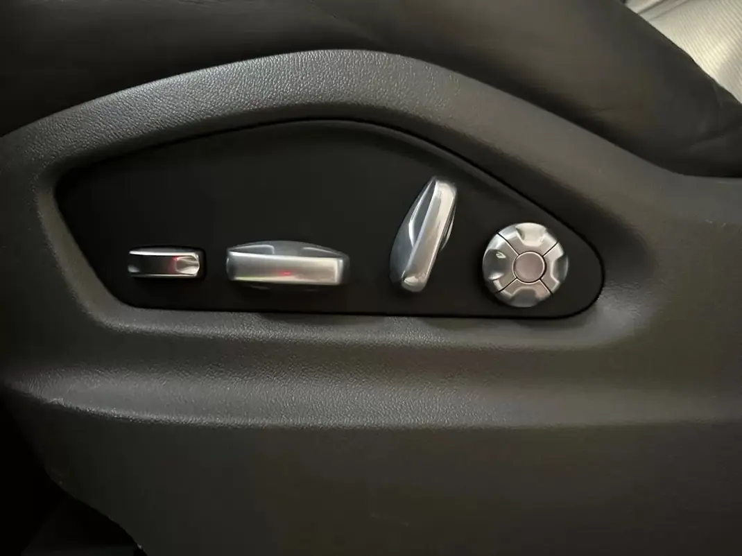 Porsche Cayenne Coupé 2020 - 68800 EUR, 146000 km - AUTO.MOTO.pt - 146000km - foto 16 de 20