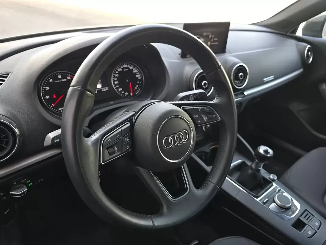 Audi A3 Sportback 2019 - 17500 EUR, 81000 km - AUTO.MOTO.pt - 81000km - foto 15 de 33