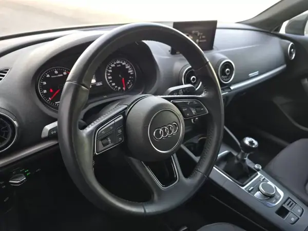 Audi A3 Sportback 2019 - 17500 EUR, 81000 km - AUTO.MOTO.pt - 81000km - foto 15 de 33