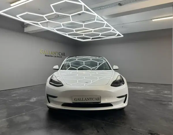 Tesla Model 3 2023 - 33500 EUR, 55603 km - AUTO.MOTO.pt - 55603km - foto 2 de 10