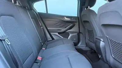 Ford Focus 2021 - 15400 EUR, 109000 km - AUTO.MOTO.pt - 109000km - foto 10 de 12