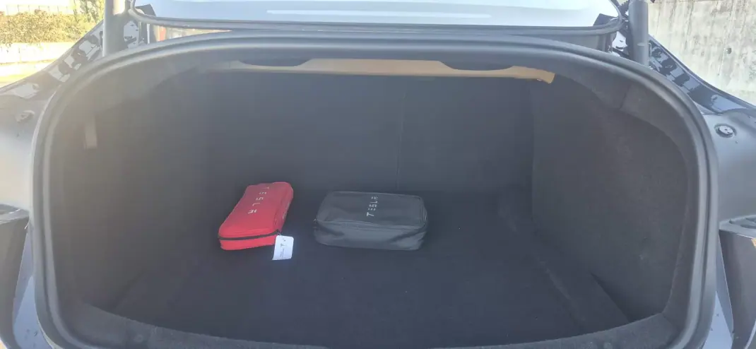 Tesla Model 3 2025 - 39750 EUR, 35000 km - 35000km - foto 15 de 21