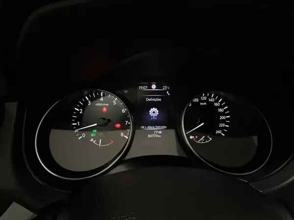 Nissan Qashqai 2018 - 15000 EUR, 84774 km - AUTO.MOTO.pt - 84774km - foto 12 de 23
