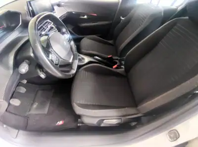 Peugeot 208 2020 - 11900 EUR, 247697 km - AUTO.MOTO.pt - 247697km - foto 15 de 23