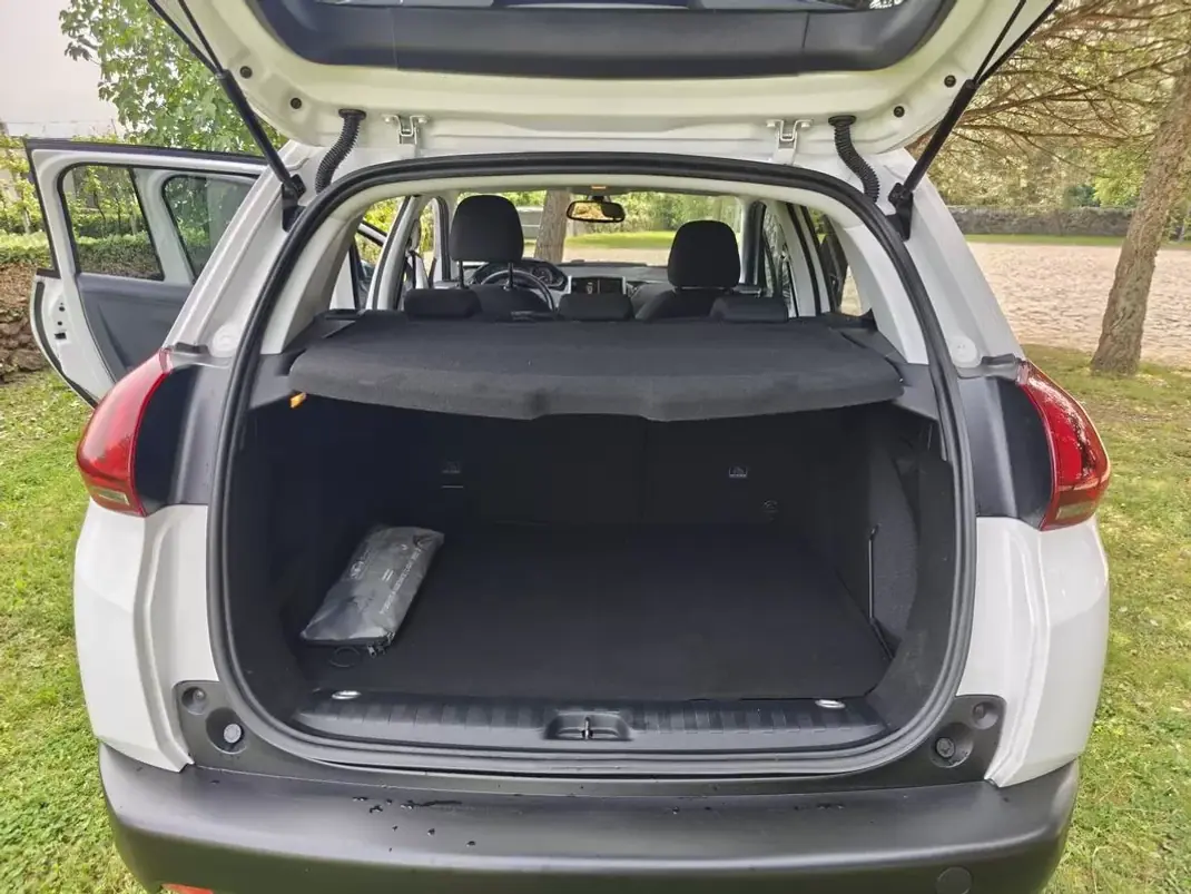 Peugeot 2008 2018 - 10399 EUR, 110600 km - AUTO.MOTO.pt - 110600km - foto 15 de 38