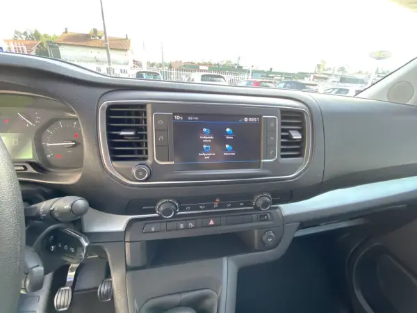 Peugeot Traveller 2018 - 28990 EUR, 151058 km - AUTO.MOTO.pt - 151058km - foto 7 de 16