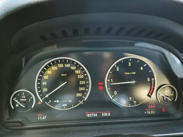 BMW 525 2014 - 21500 EUR, 183000 km - AUTO.MOTO.pt - 183000km - foto 35 de 37